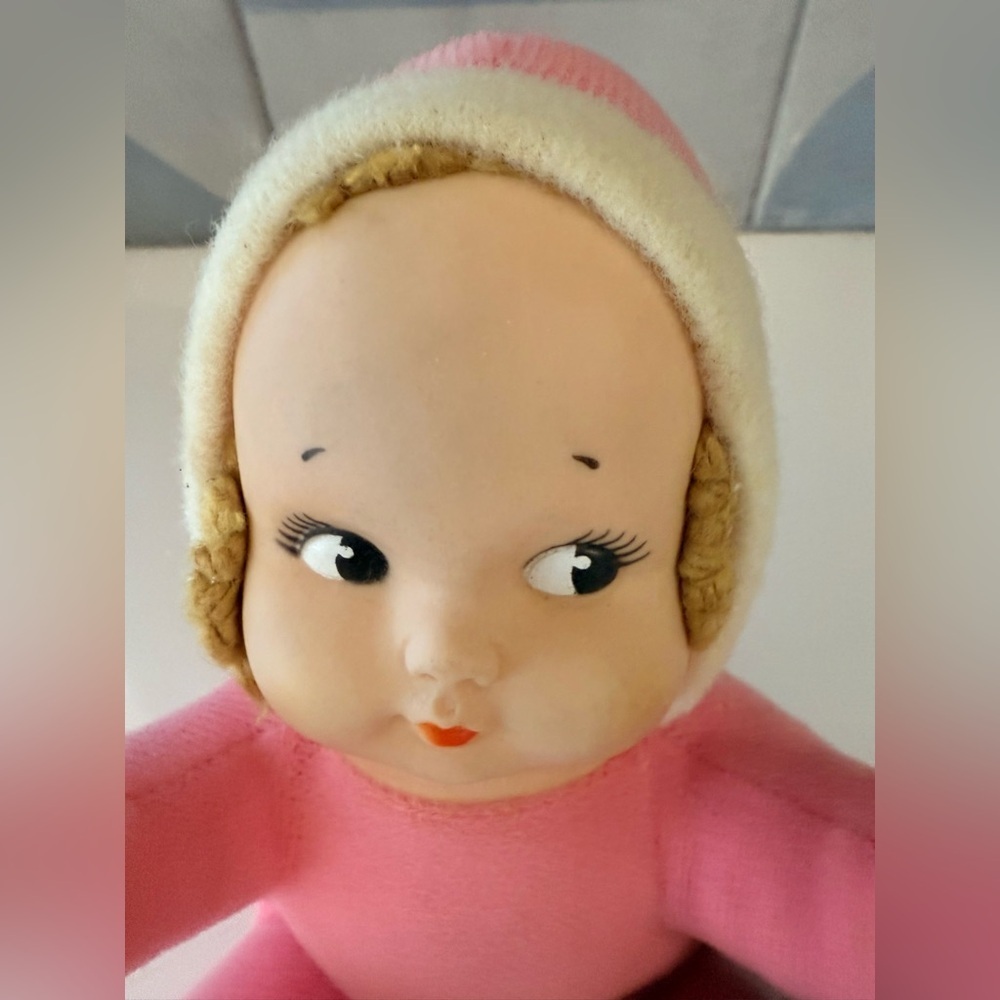 50s knickerbocker kewpie pink stuffie. Plastic face, blonde vintage. - Picture 5 of 5